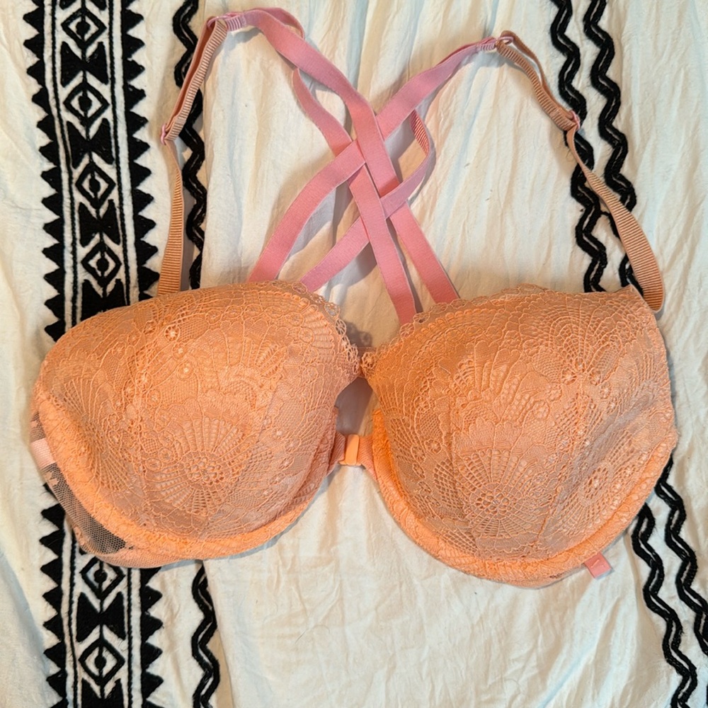 Victoria secret size 34d clip in the front lace bra!